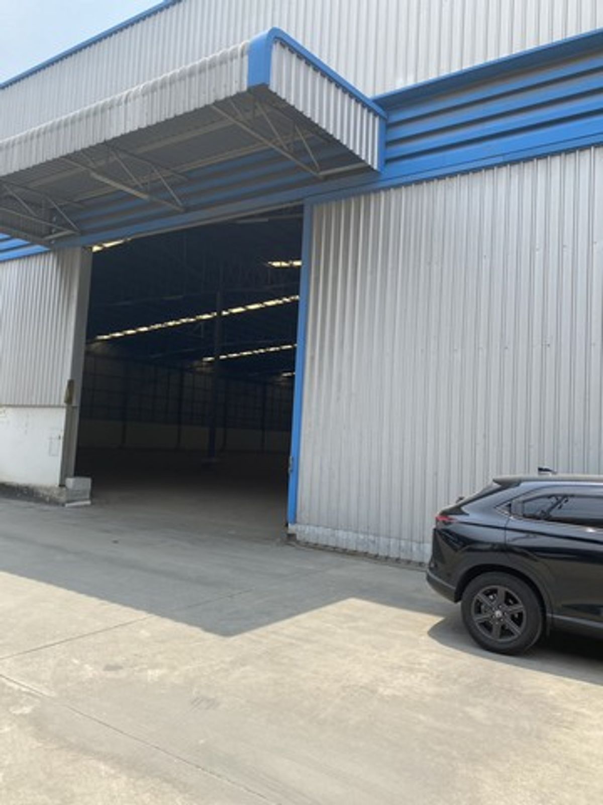 For RentWarehouseBangna, Bearing, Lasalle : HR2332 Warehouse for Rent Bang Na-Trat Road, Km. 18, area of ​​2,400 square meters, near Suvarnabhumi Airport