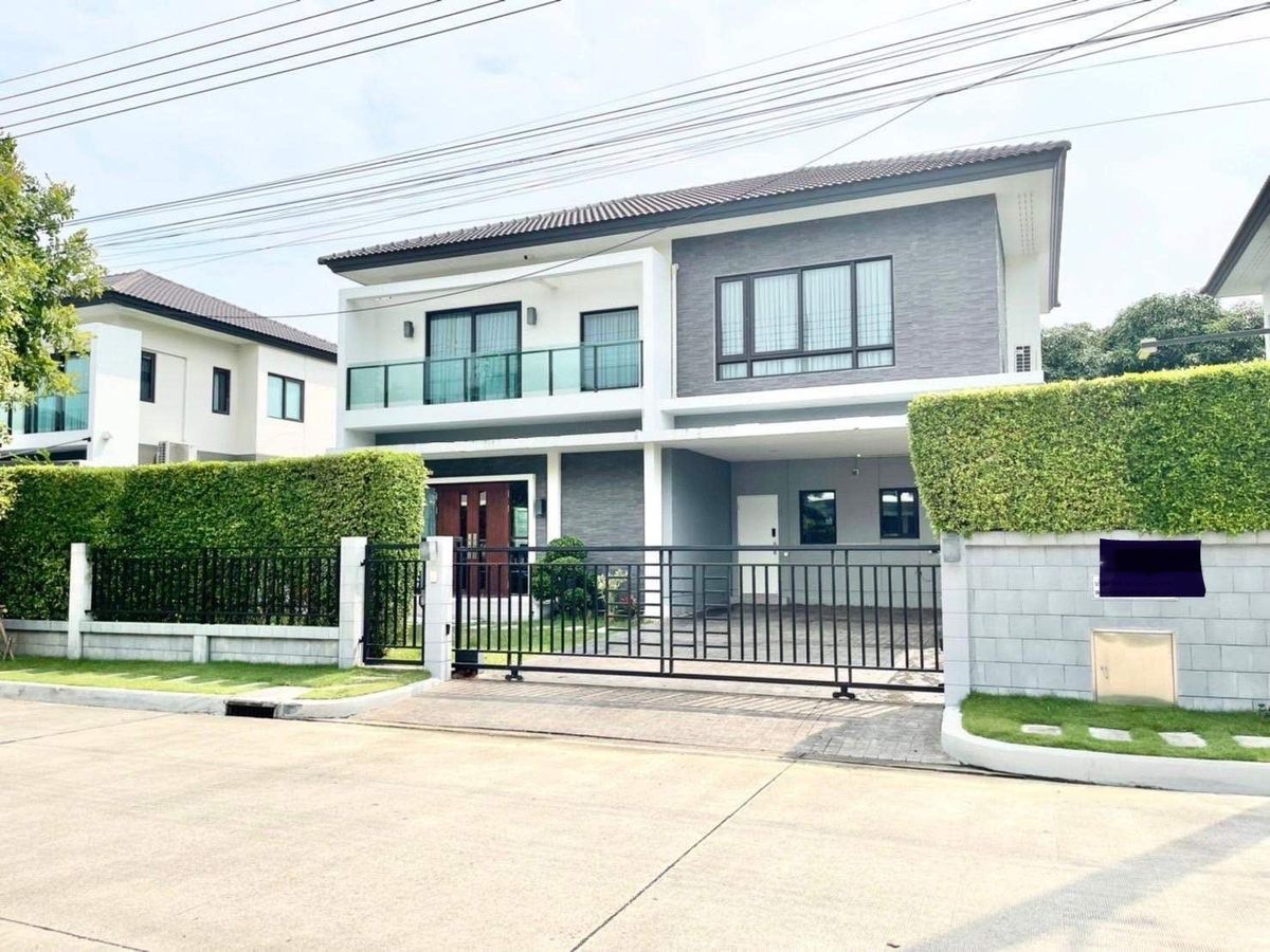 For SaleHousePattanakan, Srinakarin : ✨ House for sale The city pattanakarn decorated in a modern style 3 bedrooms, shady atmosphere, quiet, not chaotic, suitable for families that need privacy.