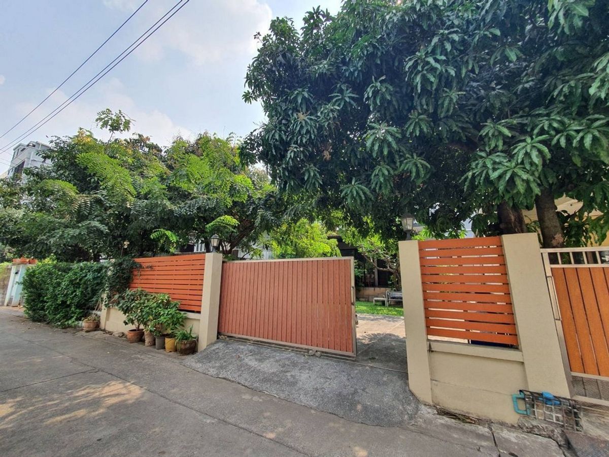 For SaleHouseLadprao, Central Ladprao : House for sale with Lat Phrao Soi 3, area 50 square wah