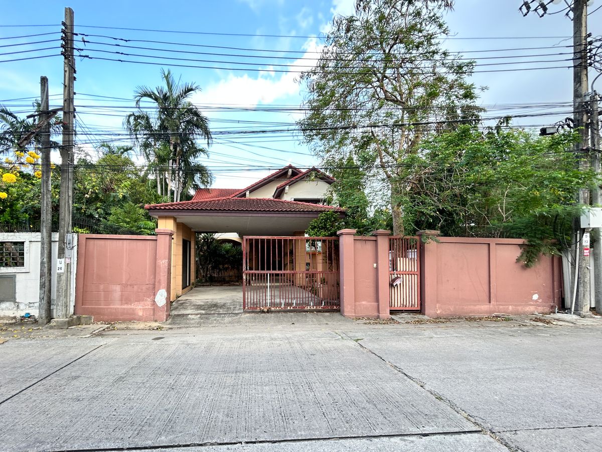 ขายบ้านบางนา แบริ่ง ลาซาล : บ้านเดียว หมู่บ้านศรีพงษ์ ลาซาล 46 / 3 ห้องนอน (ขาย), House Sriphong Village Lasalle 46 / 3 Bedrooms (SALE) JET013