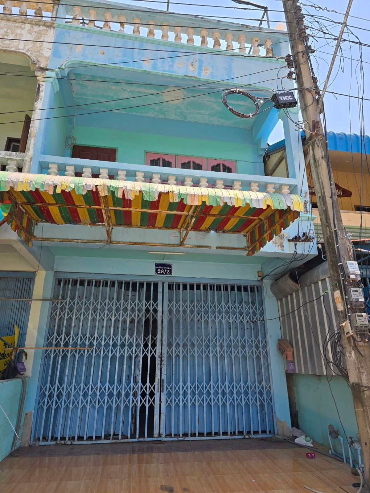 For RentTownhomeUthai Thani : Urgent rent +++ Townhome, good location near the fresh market near the city, suitable for living Ready to move in immediately !!