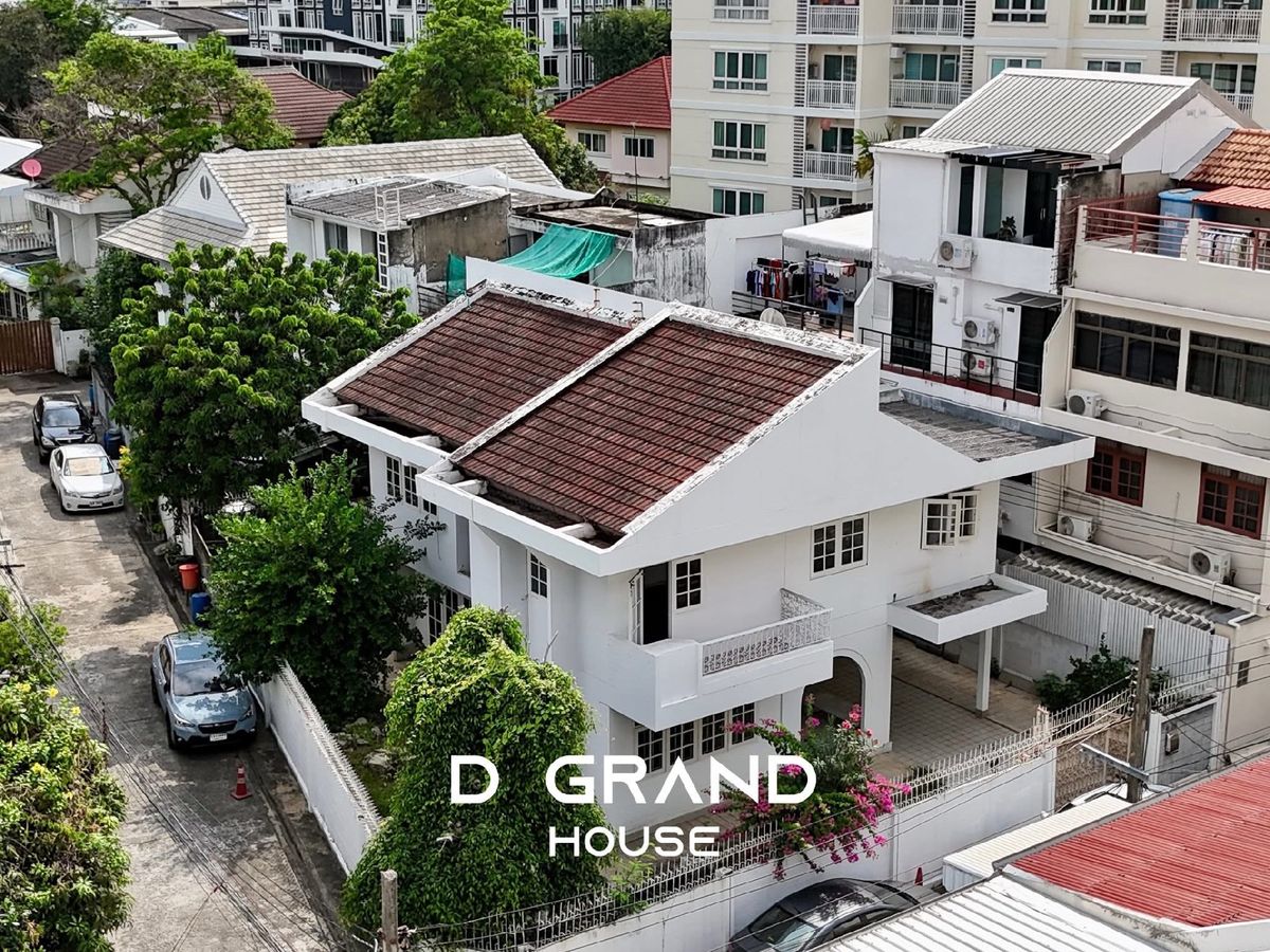 For SaleHouseSathorn, Narathiwat : House for sale behind the corner of Soi Yen Air - Good location in the potential location