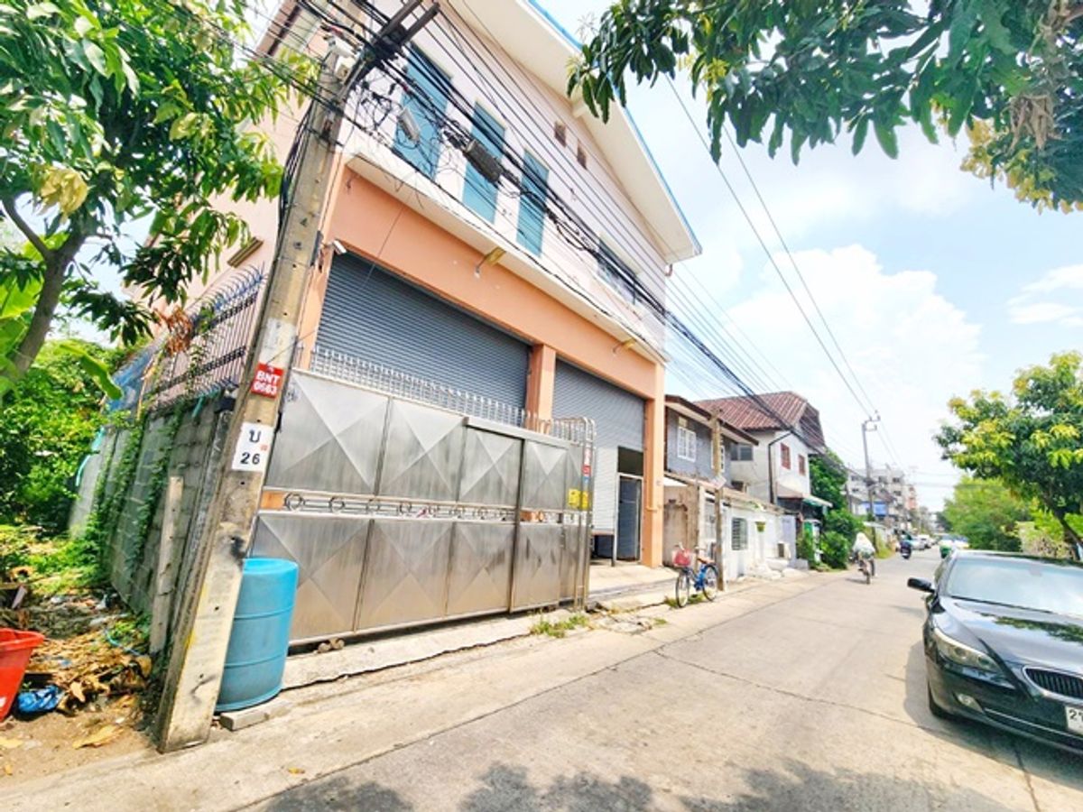 For RentShop HouseOnnut, Udomsuk : Very big, BITEC Bangna, warehouse for rent-2 booths, 2 floors, 52 sq.w., 402 sq.m., near BTS, Bang Na. Visiting Lasal 22-32 Bearing Sukhumvit 105 2-4 Sleep