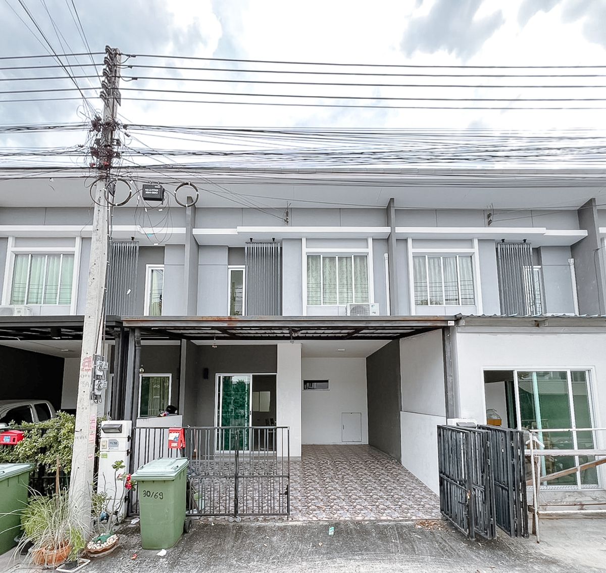 For SaleTownhomePathum Thani,Rangsit, Thammasat : 📍 Release to 2-story townhome, Pruksa Ville 100 Phahonyothin-Khlong Luang, only 2.09 million behind the Khlong Luang market, good location, convenient to travel on Kanchanaphisek Road, number 9, connect the motor Bang Pa-in-Khlong Luang Road