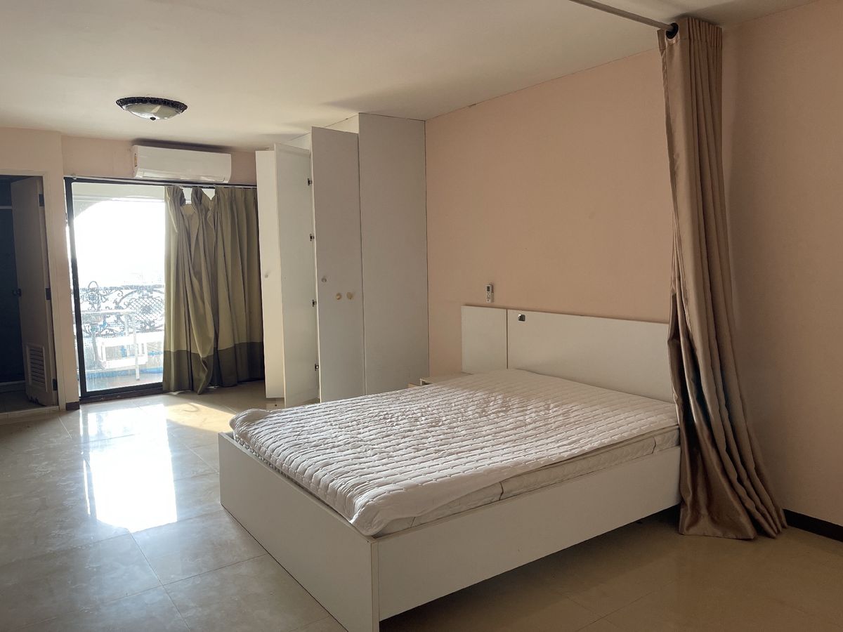 For SaleCondoChaengwatana, Muangthong : Condo for sale at Chang Elise at the Luxor Hotel.