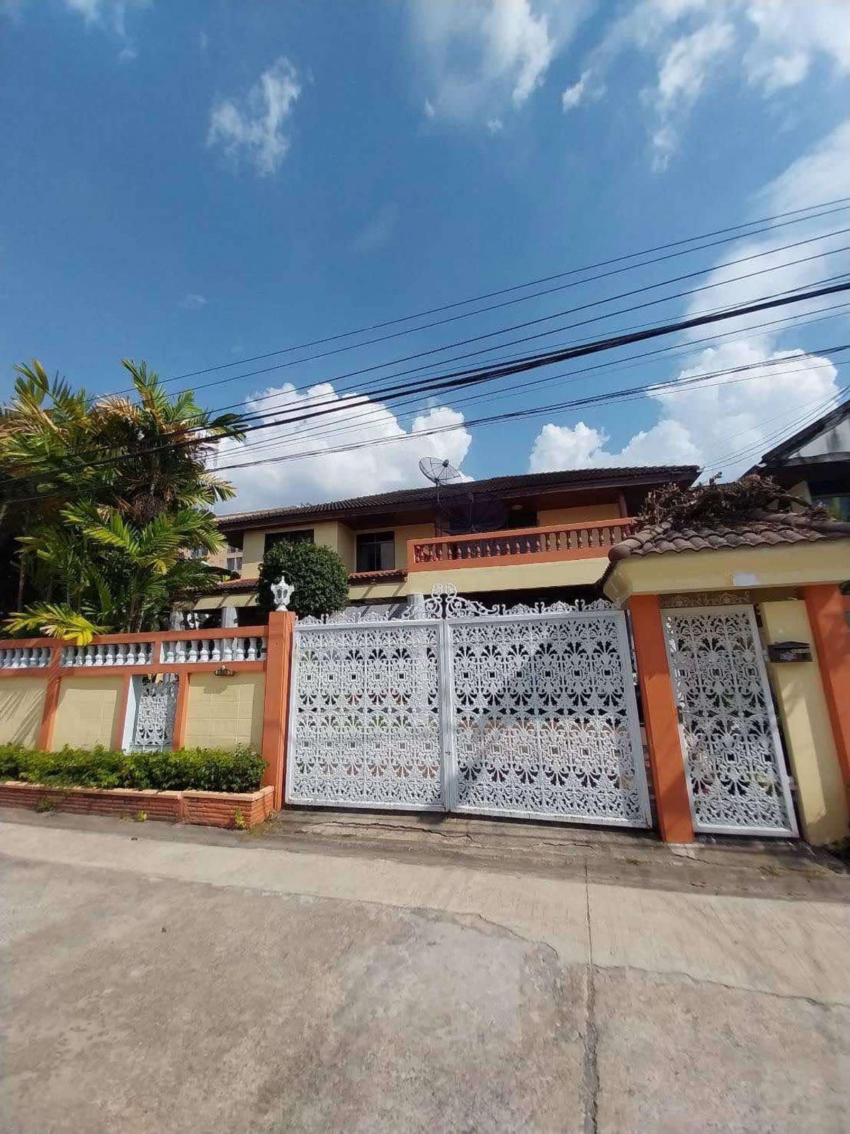 ขายบ้านเกษตรศาสตร์ รัชโยธิน : 🏡 หมู่บ้านอัมรินทร์นิเวศน์ 1  #บ้านเดี่ยวสังคมดี ติดห้างเซ็นทรัลรามอินทรา ติดรถไฟฟ้า 2 สาย ใจกลางสิ่งอำนวยความสะดวก