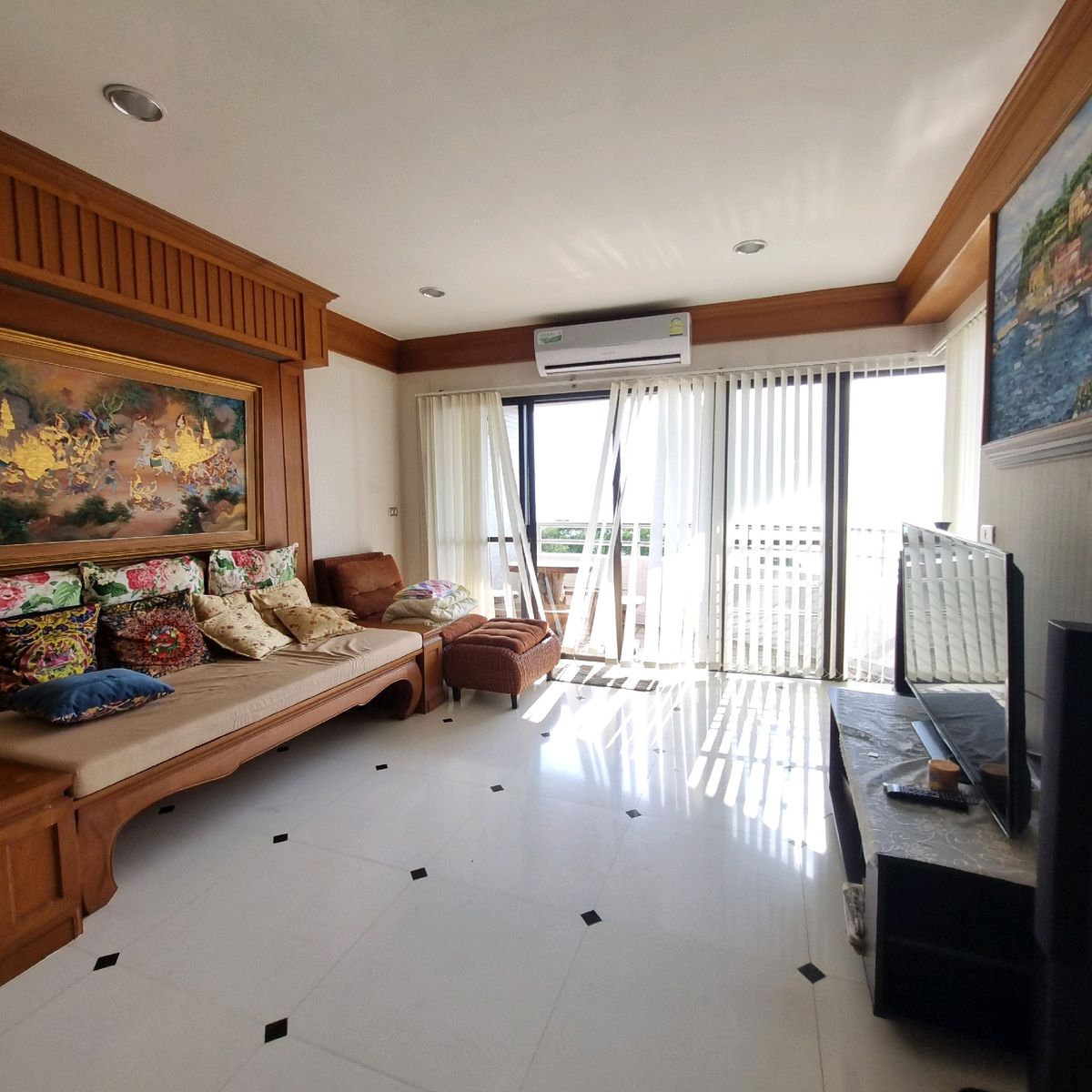 ขายคอนโดพัทยา บางแสน ชลบุรี สัตหีบ : Kritsada Golden Condotel Cliff&Park