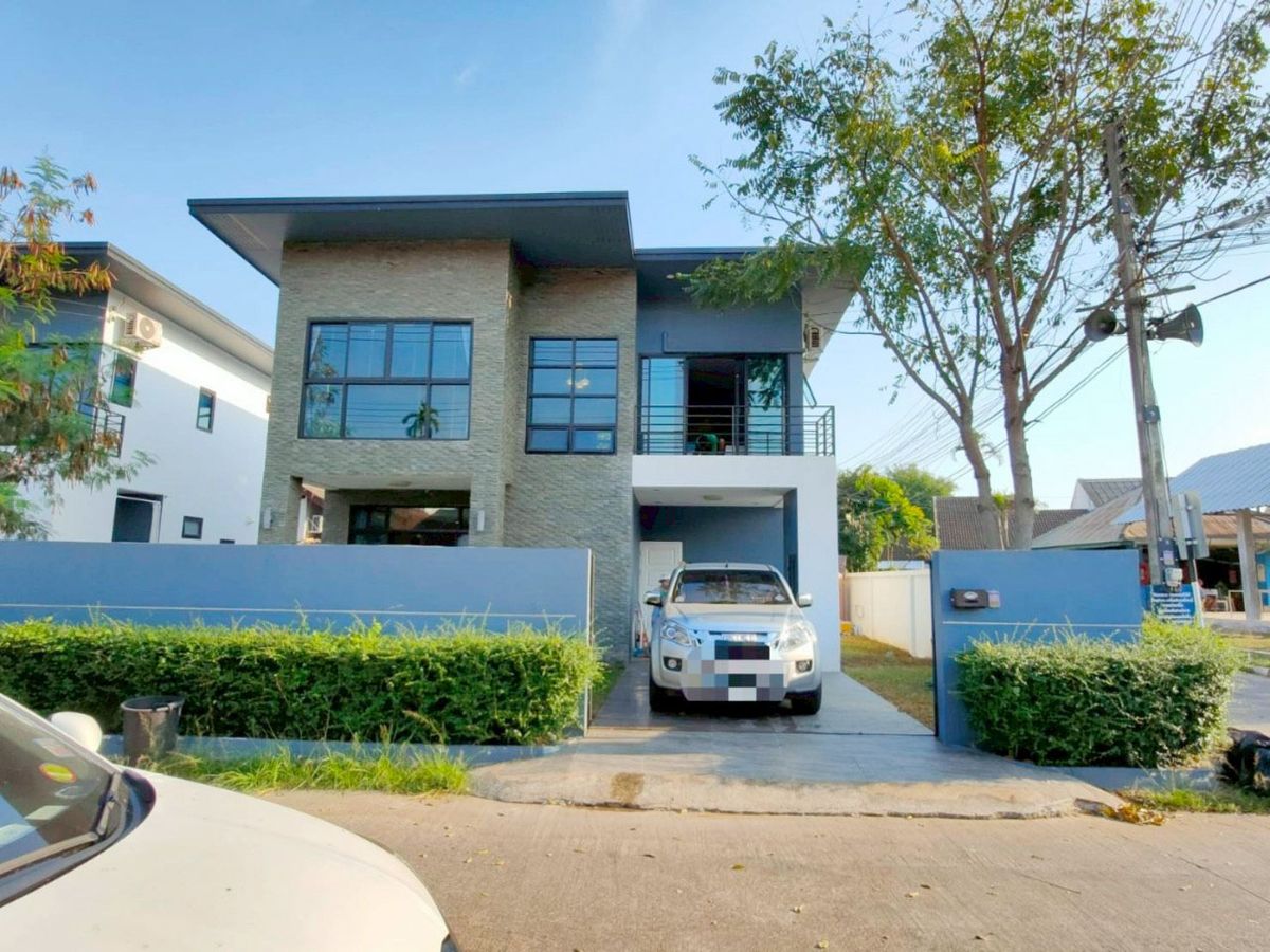 For RentHouseChiang Mai : House in the project for rent 20,000 baht per month. Travel for only 5 minutes to Central Airport No.1H153.