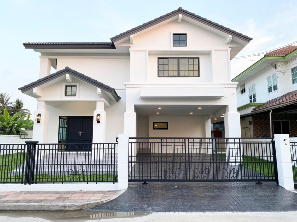 For SaleHouseBang kae, Phetkasem : Inquiries: 096-146-1914, Ratchaphruek Project, Bang Bon 4, Luxury House for sale 102.9 square wah, British style, new decoration, near Dae Mall, Bang Khae, the owner sells by himself.