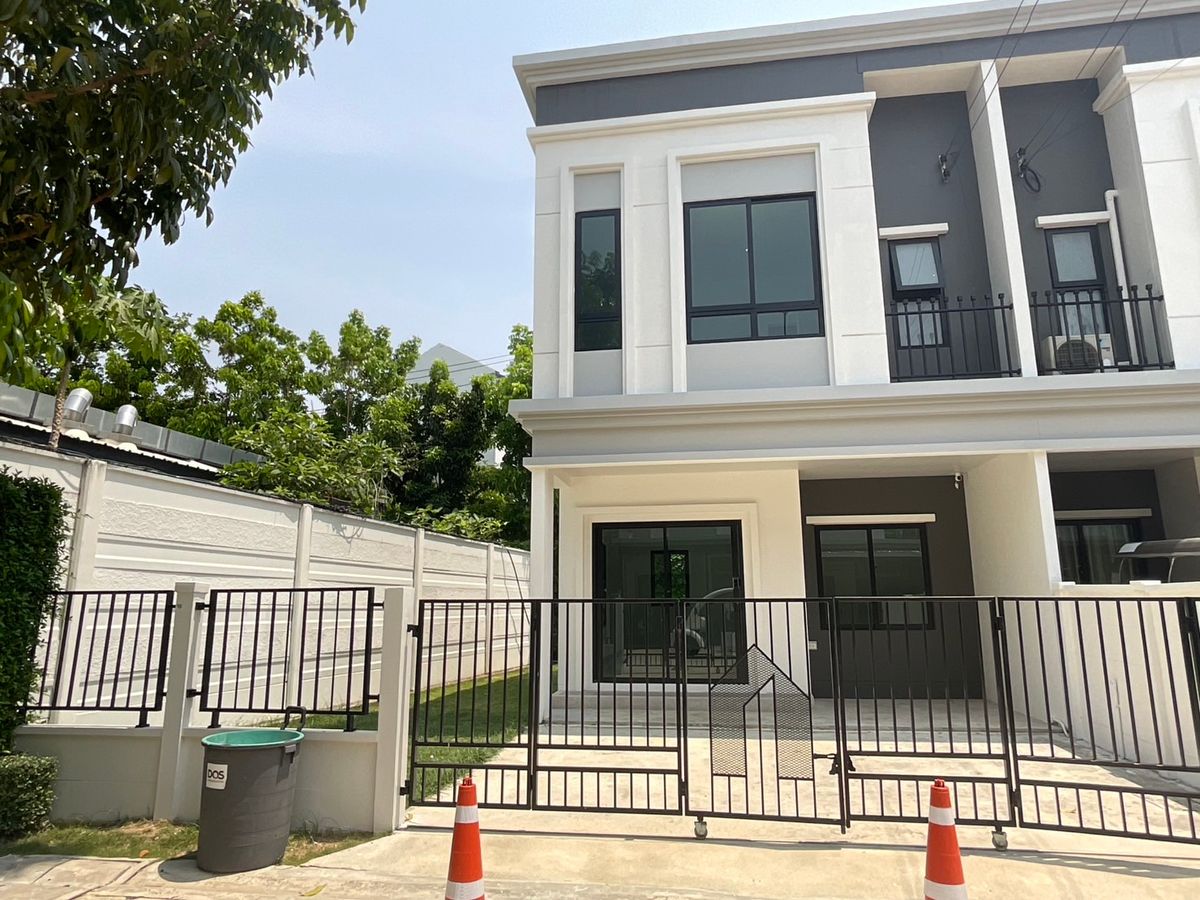 ขายทาวน์โฮมสมุทรปราการ สำโรง : ขายด่วน ‼️ ทาวน์โฮมพร้อมเข้าอยู่ โปร ปิดเฟส ‼️วิวสวน ไม่หันหน้าชนใคร 🏡   5 นาทีทางด่วนบูรพาวิถี 🏘️
15 นาที เมกาบางนา