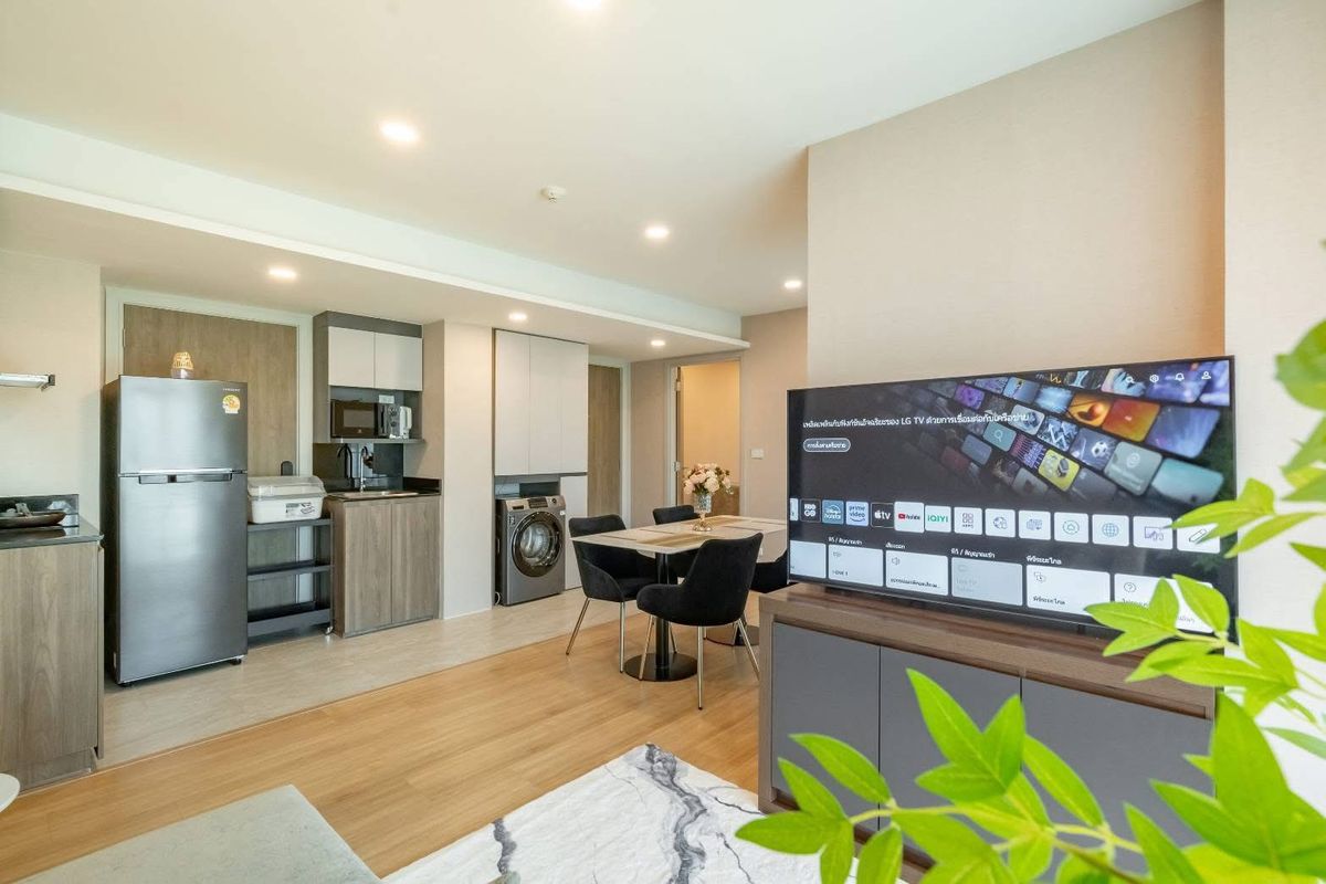 ให้เช่าคอนโดพระราม 9 เพชรบุรีตัดใหม่ RCA : ให้เช่า Condo LLOYD ชั้น 8 (Low Rise) คอนโดใจกลางเมือง เชื่อมต่อทองหล่อ - เอกมัย 