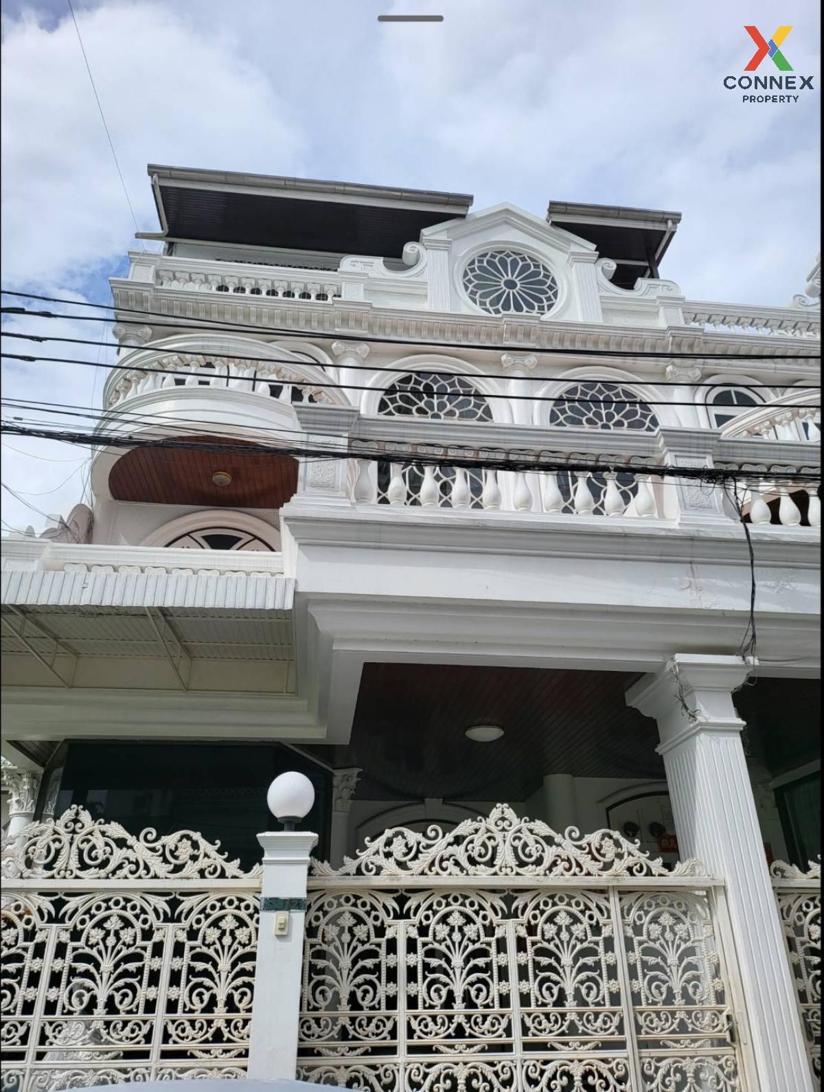 For SaleHouseSukhumvit, Asoke, Thonglor : For Sale House , House Ekamai 22 , corner unit , wide frontage , newly renovated , BTS-Ekkamai , Khlong Tan Nuea , Watthana , Bangkok , CX-118718