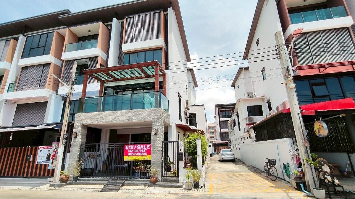 ขายทาวน์โฮมพระราม 2 บางขุนเทียน : 🏠 ขาย Townhome 3 ชั้น โครงการ “อนินทาวน์ เทียนทะเล 7” (ท่าข้าม พระราม 2)
📍 บ้านเลขมงคล 8/99 แปลงที่ 98 – หลังหัวมุม ทำเลดี พื้นที่ว่างด้านข้าง สวยพร้อมอยู่!