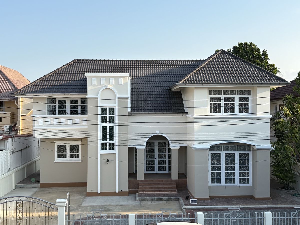 For RentHousePinklao, Charansanitwong : 2 storey detached house for rent, 91 sq.w., Krit Da Nakhon Pinklao, next to Boromarajonani Road  There are furniture and electrical appliances. Ready