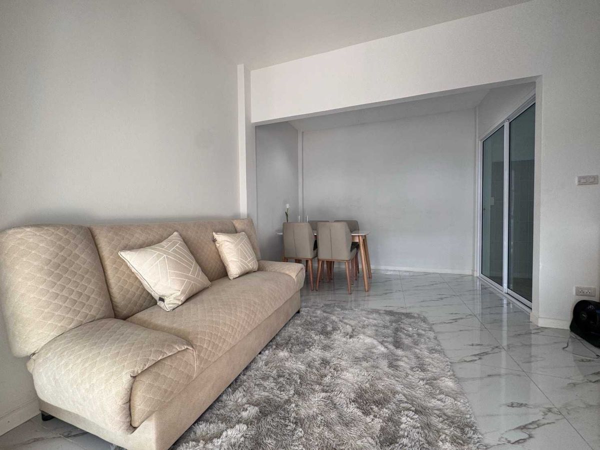 For SaleTownhomeSriracha Laem Chabang Ban Bueng : Townhouse for Sale Neo Town-Vithoon Damri 10 Village, 84.80 sq.m., Near Ban Bueng Hospital