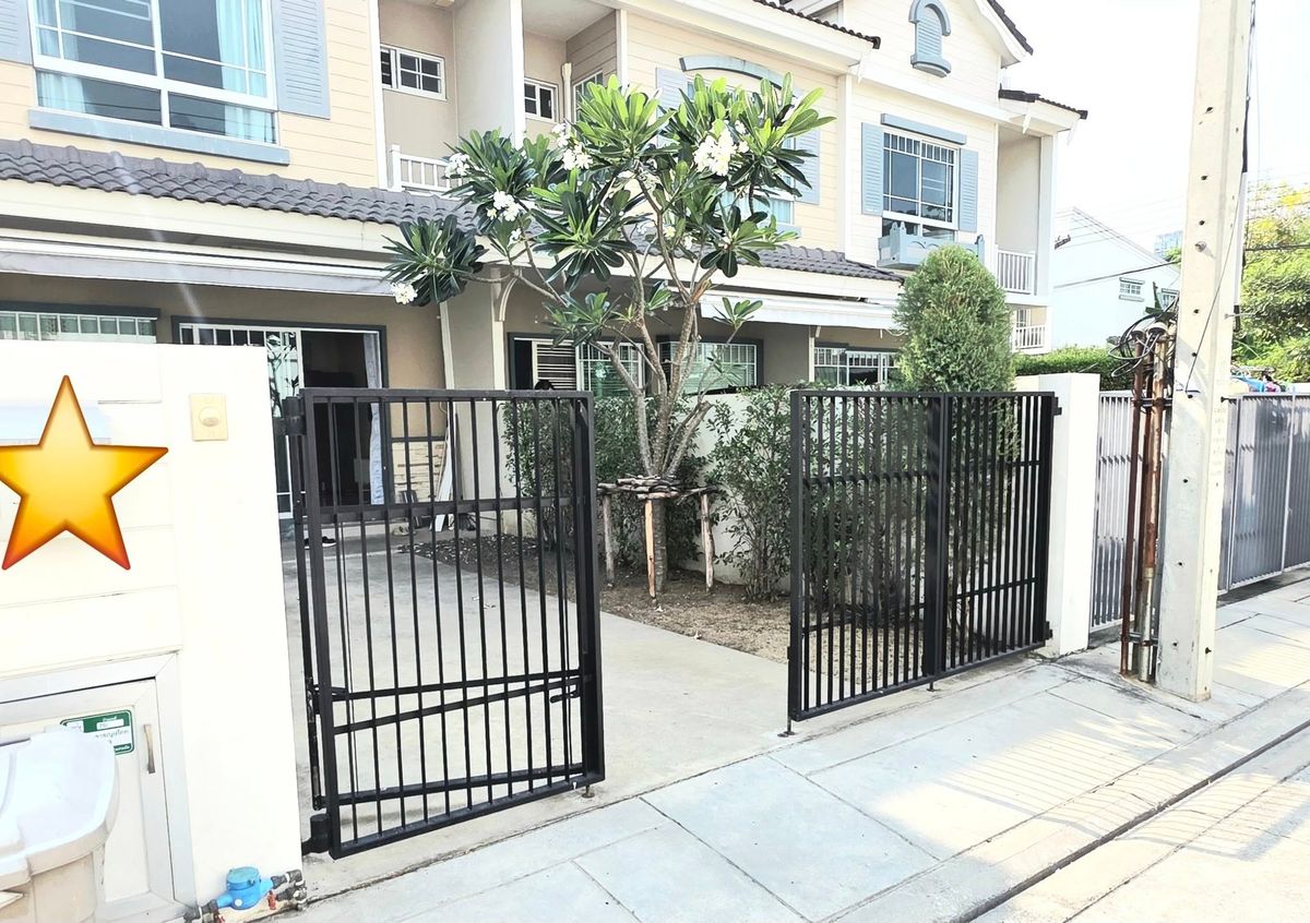 For RentTownhomeSamut Prakan,Samrong : 2-story townhome with beautiful decorative furniture for rent in Bang Na-Bang Phli area near Mega Bangna