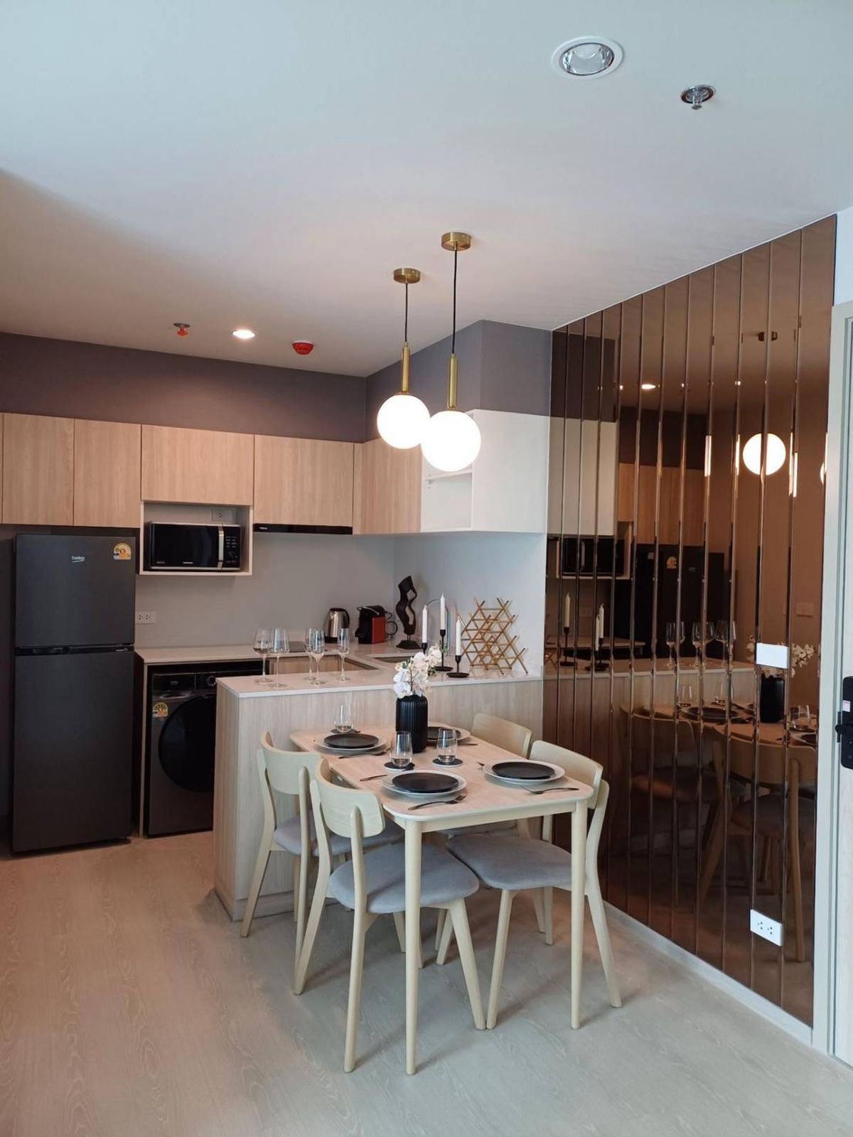 For RentCondoBangna, Bearing, Lasalle : Nue Mega Plus Bangna condo for rent. Completely decorated with MEGA BANGNA department stores !!