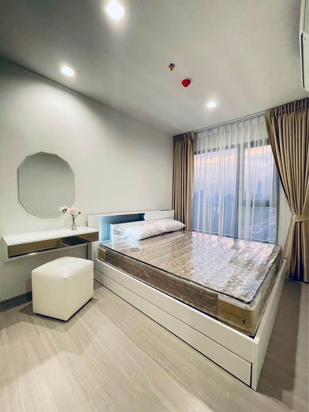 ให้เช่าคอนโดพระราม 9 เพชรบุรีตัดใหม่ RCA : 📢FOR RENT 🎊Life Asoke Hype>> ห้องใหม่ แต่งสวย ชั้นสูง วิวสวย ไม่มีตึกบัง  ชั้น 24 เฟอร์นิเจอร์ครบพร้อมเครื่องใช้ไฟฟ้า ืใกล้ MRT พระราม 9 #LV-MO1731