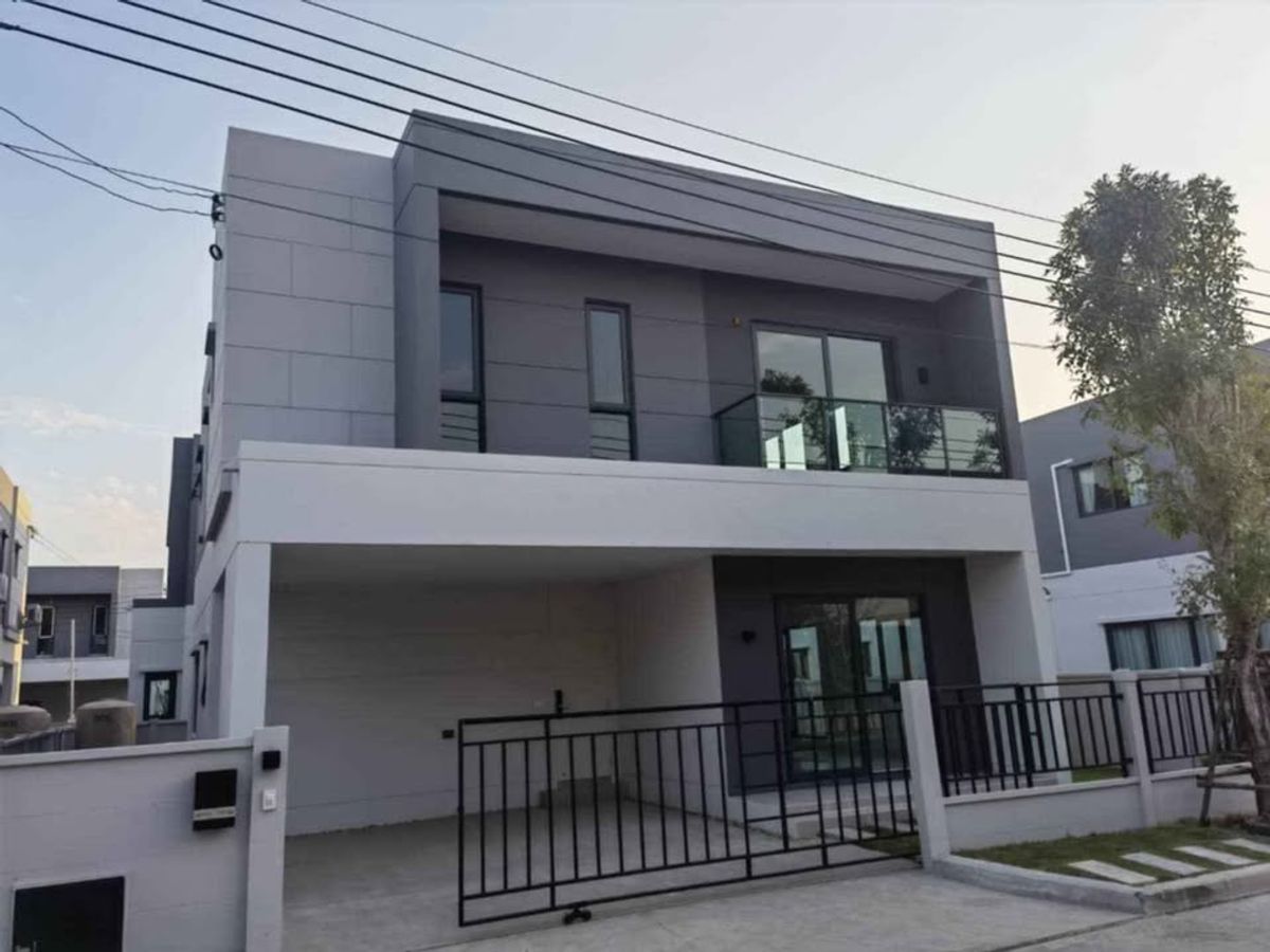 For RentHouseBangna, Bearing, Lasalle : 📍New Listing! Single House for Rent – The Centro Bangna