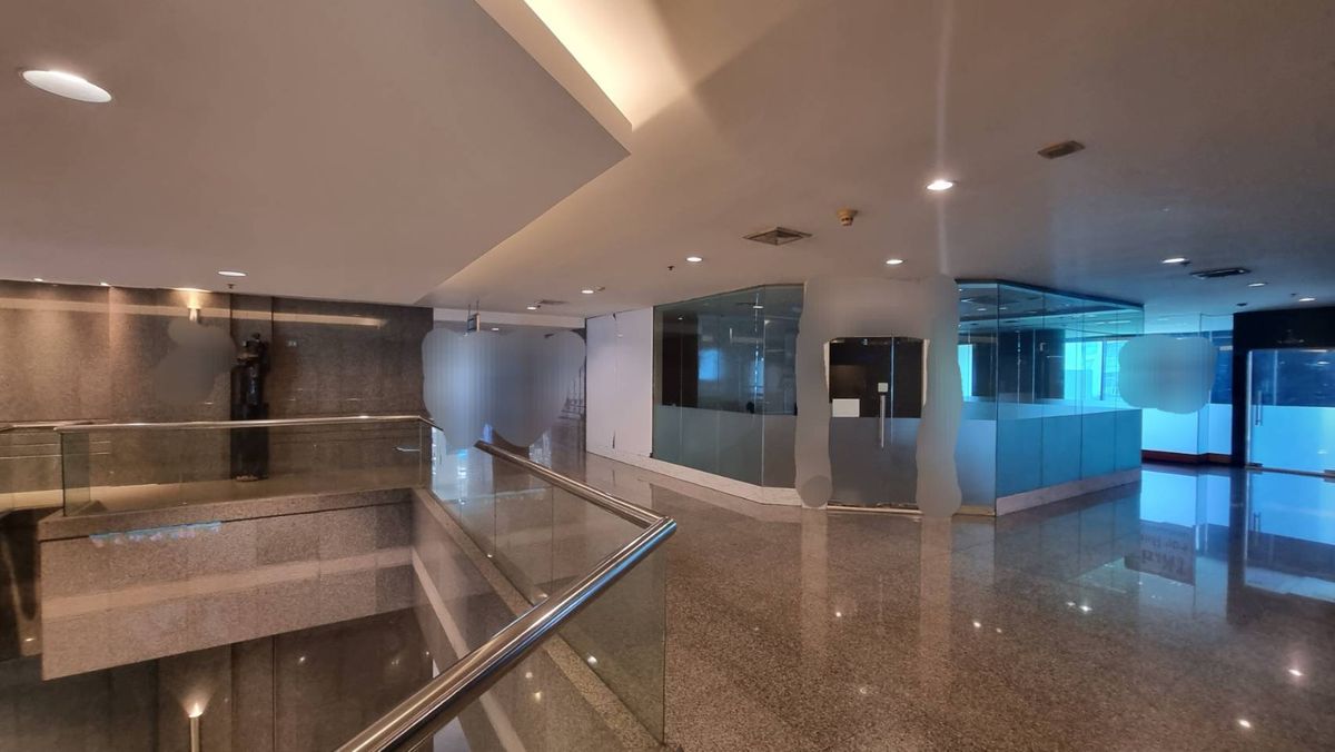 For SaleRetail SpaceSukhumvit, Asoke, Thonglor : Selling the Retail area of ​​the Plaza zone in the TRAFFIC office building. 