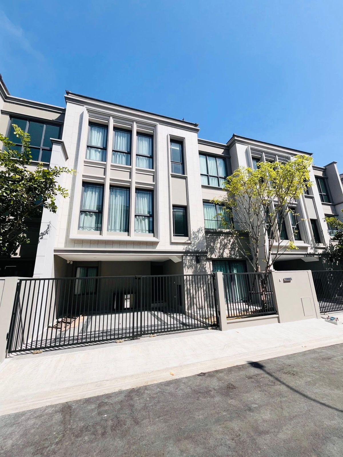 ให้เช่าทาวน์โฮมอ่อนนุช อุดมสุข : Luxury Townhome บ้านกลางเมือง คลาสเซ่ สุขุมวิท 77  ใกล้ BTS อ่อนนุช 2 km. เฟอร์นิเจอร์ครบ