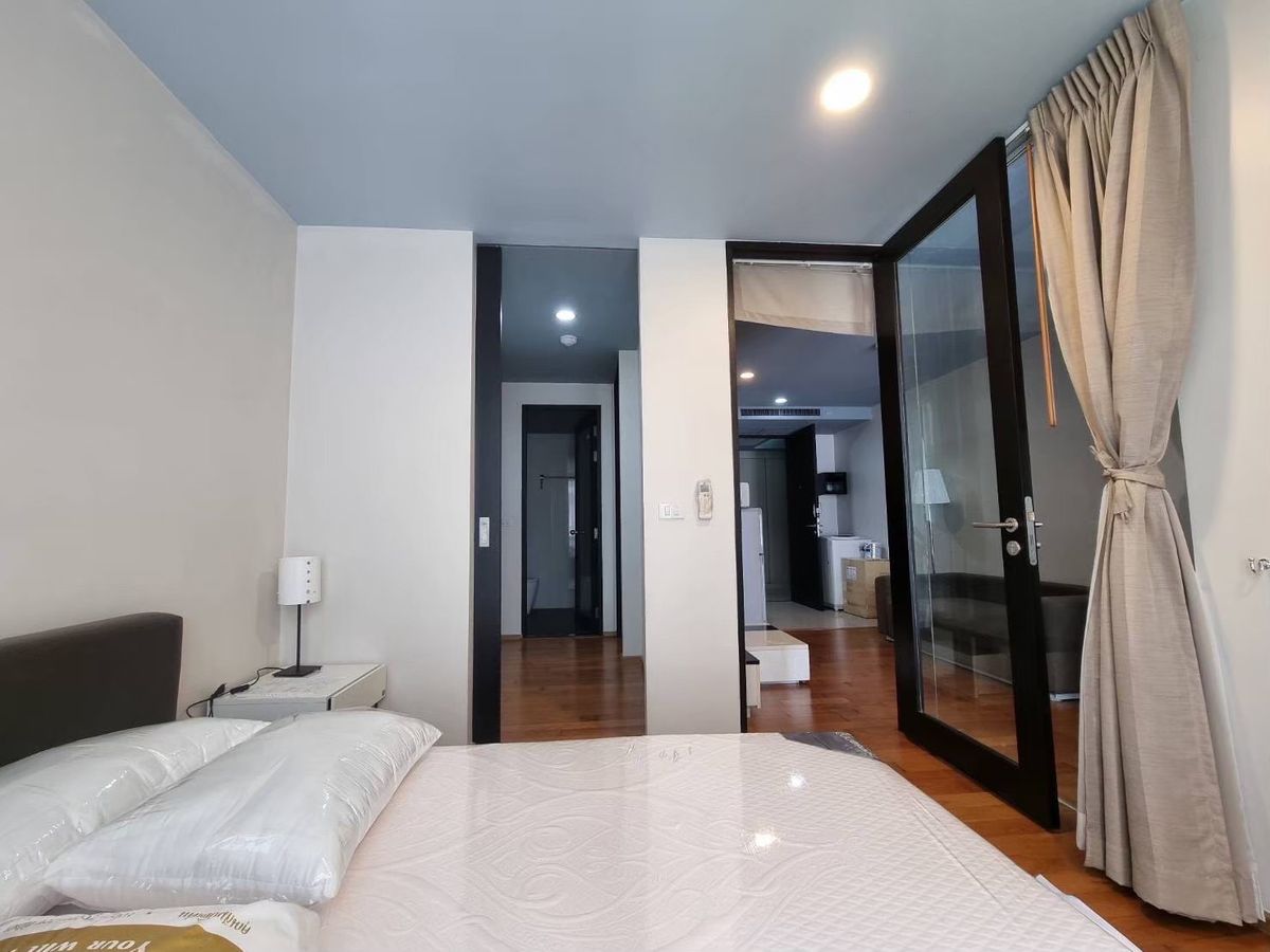 For RentCondoWitthayu, Chidlom, Langsuan, Ploenchit : ★ Tempo Ruamrudee ★ 36 sq m., 3rd floor (1 bedroom, 1 bathroom), ★near BTS Phloen Chit ★near Central Embassy, Central Chidlom, Central World★ Many facilities★ Complete electrical appliances★