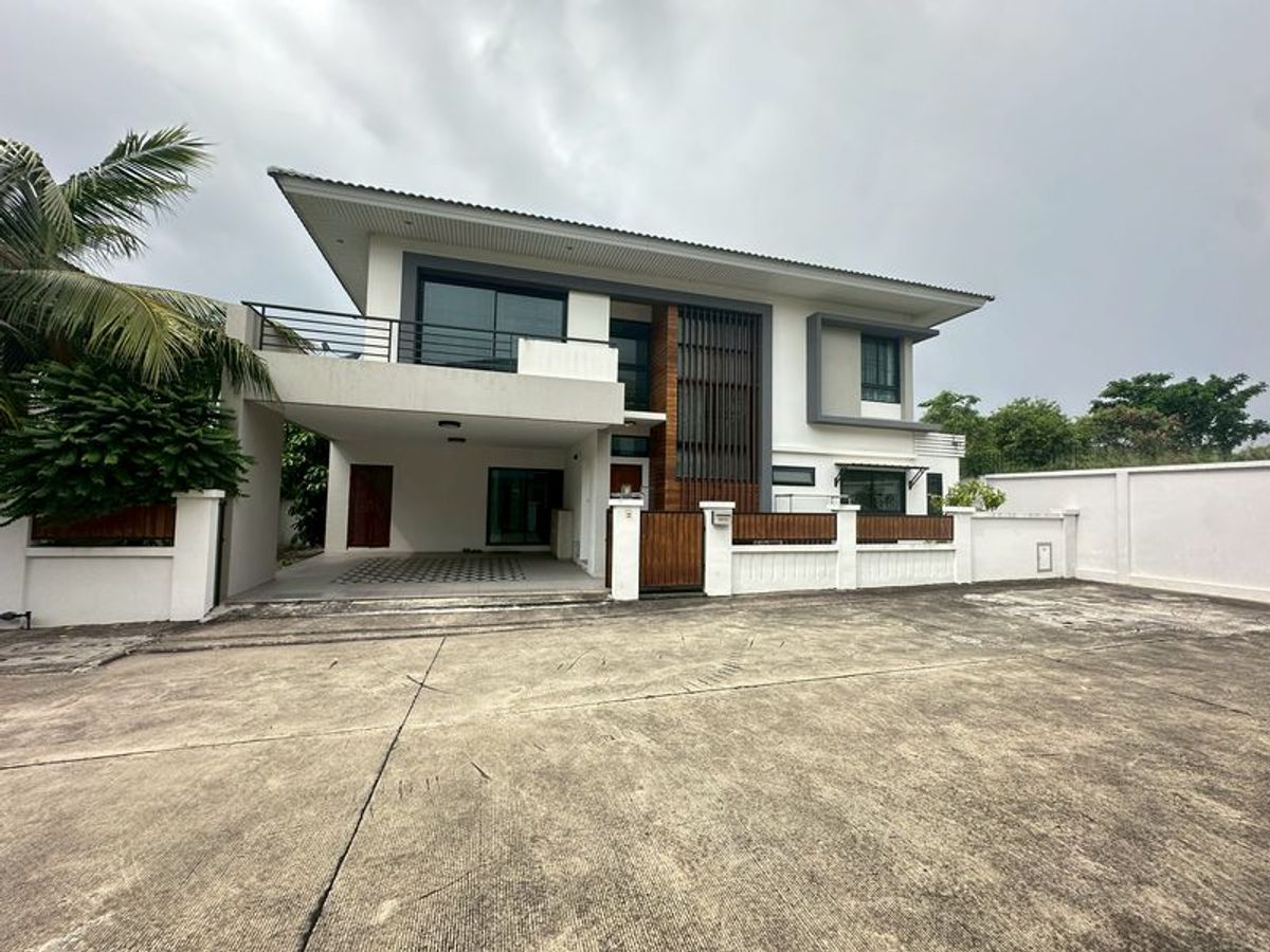 For RentHousePattaya, Bangsaen, Chonburi : House for rent, Surasak Sriracha, The Complete project, near the bypass