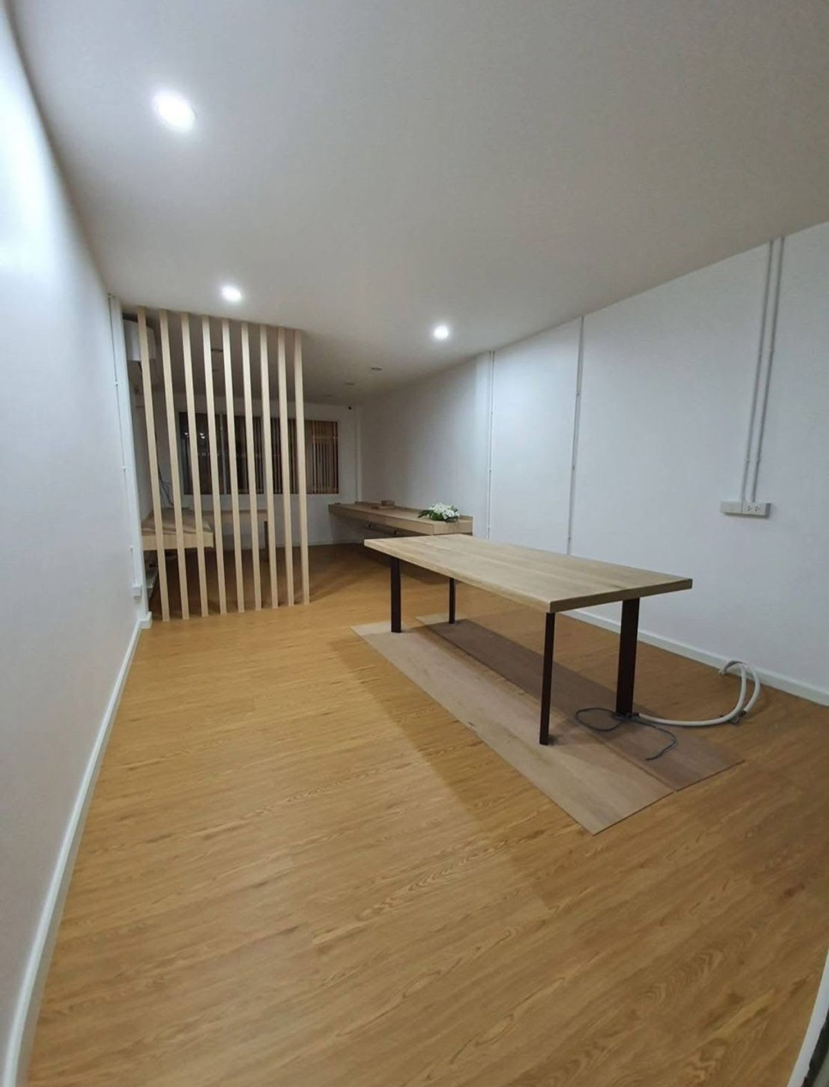 ให้เช่าอาคารพาณิชย์สุขุมวิท อโศก ทองหล่อ : LTH12334 – Commercial Building FOR RENT in Sukhumvit 18 Size 120 Sq.m 3 rooms 3 baths Near BTS Asok Station ONLY 45K/Month