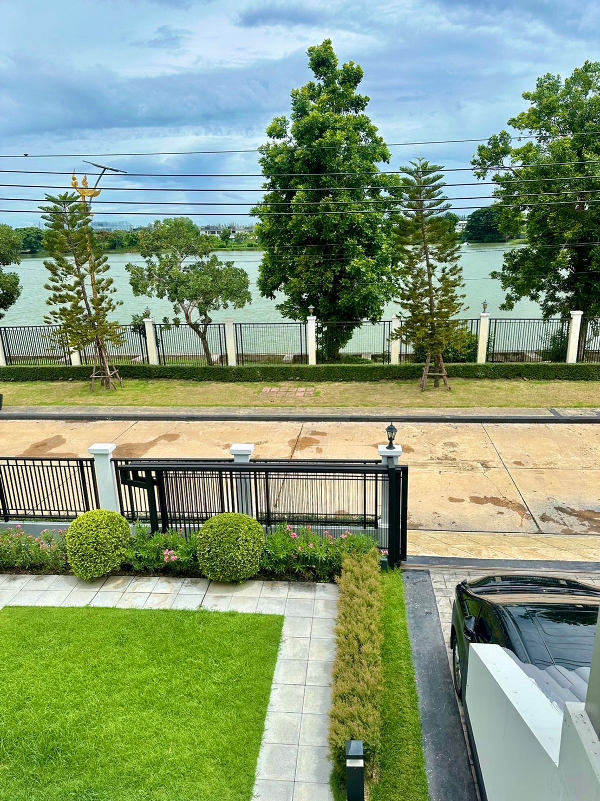 ขายบ้านสมุทรปราการ สำโรง : เช่า- ขาย บ้านวิวทะเลสาบ ใกล้สนามบิน ติดห้างสรรพสินค้า