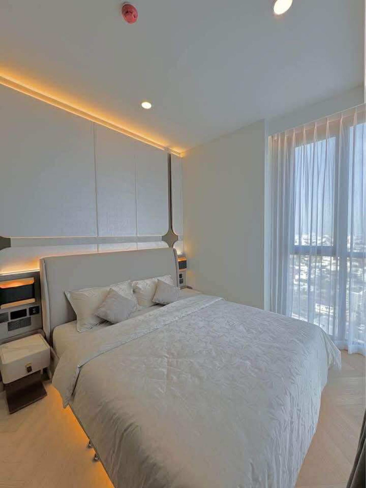 For RentCondoSukhumvit, Asoke, Thonglor : Luxurious condo for rent With a magnificent view Under the middle of Thonglor Interested to say hello.