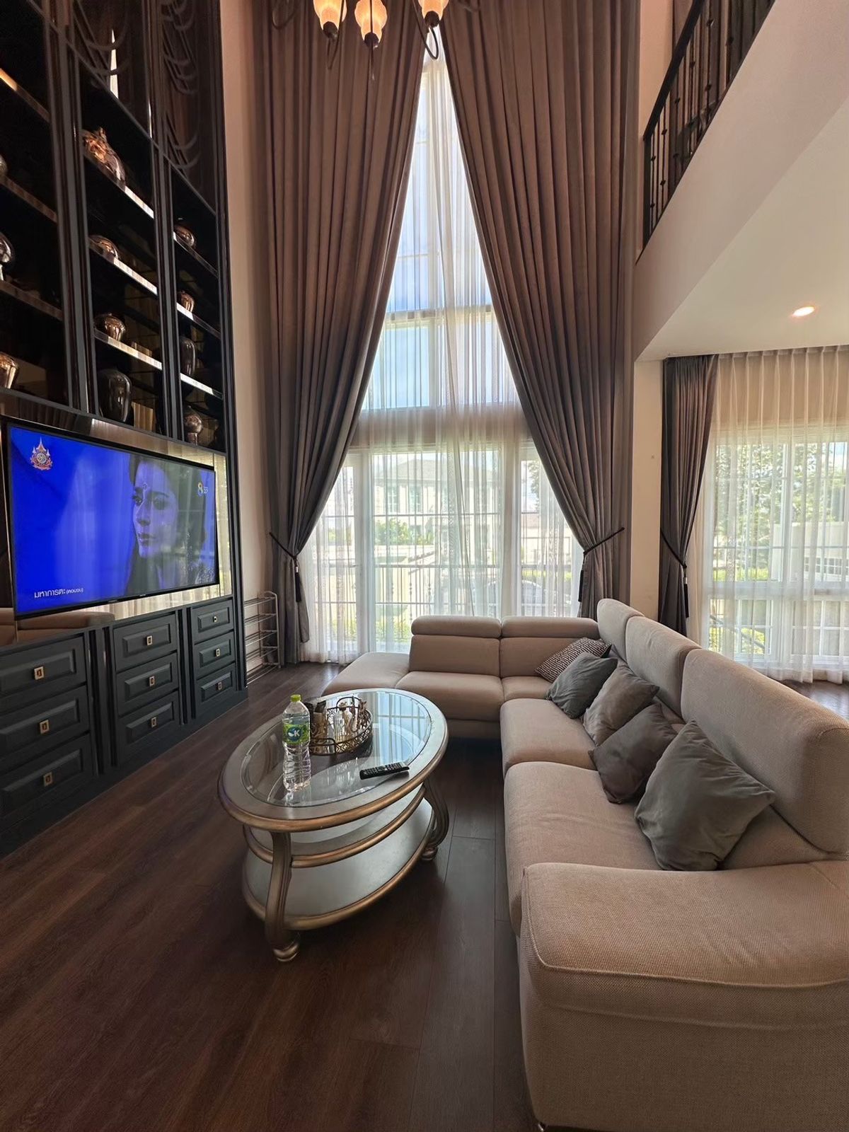 บ้านเชียงใหม่ : บ้านเดี่ยว 3 ชั้น ในสนามกอล์ฟ พร้อมสระว่ายน้ำและห้องใต้ดิน