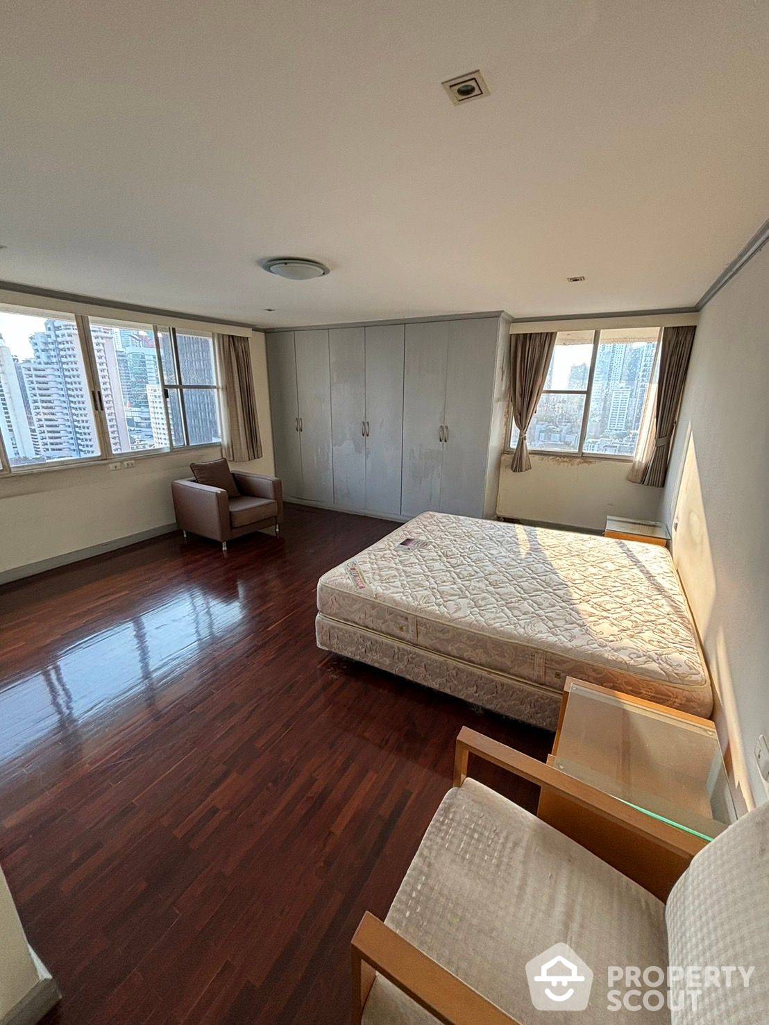 For SaleCondoSukhumvit, Asoke, Thonglor : 4-BR Condo at D.S. Tower 1 Sukhumvit 33 Condominium near BTS Phrom Phong