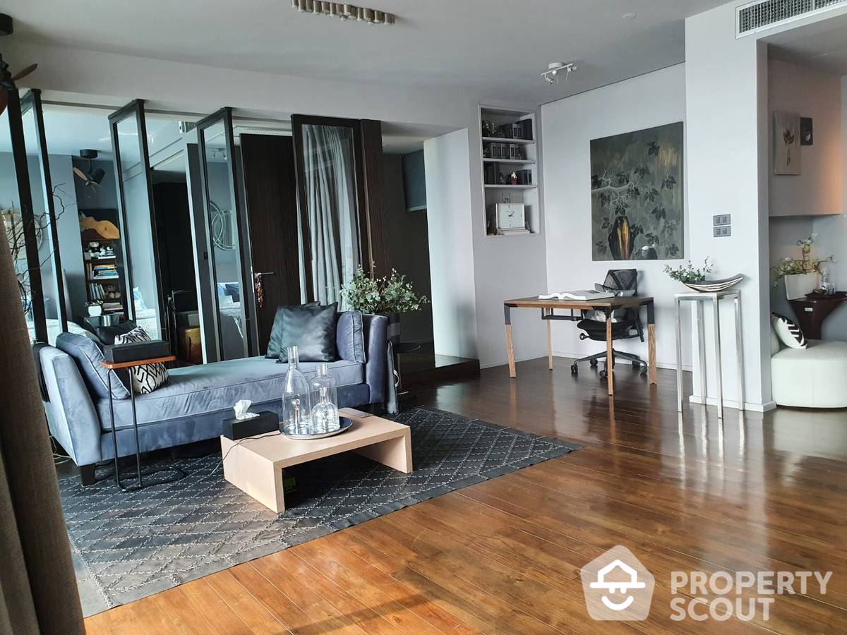 For SaleCondoWongwianyai, Charoennakor : 1-BR Condo at Watermark Chaophraya near BTS Krung Thon Buri