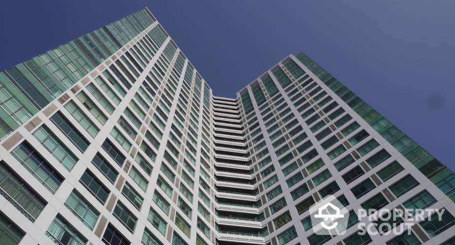 For RentCondoWongwianyai, Charoennakor : 2-BR Condo at Baan Sathorn Chaopraya near BTS Krung Thon Buri