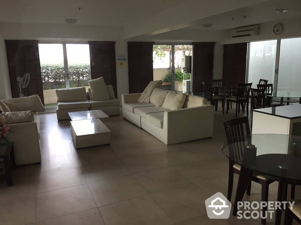 For RentCondoRama9, Petchburi, RCA : 2-BR Condo at My Resort Bangkok Condominium near MRT Phetchaburi