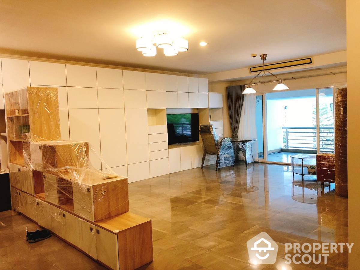 For RentCondoSukhumvit, Asoke, Thonglor : 2-BR Condo at Le Raffine Sukhumvit 24 Condominium near BTS Phrom Phong