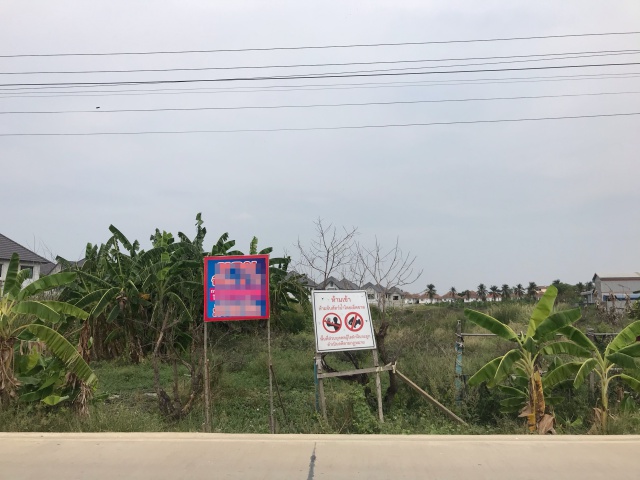 For SaleLandNakhon Pathom : Land for sale 8-2-96 Rai, Phutthamonthon 5, Soi 400 m., Next to the public road. 8 m wide concrete road. Suitable for housing estates, warehouses, factories.