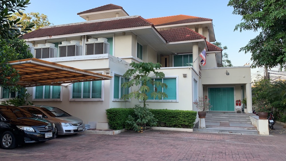 For SaleOfficeRamkhamhaeng, Hua Mak : Office in Town, Town Home Office, 3 floor, corner, good location with parking