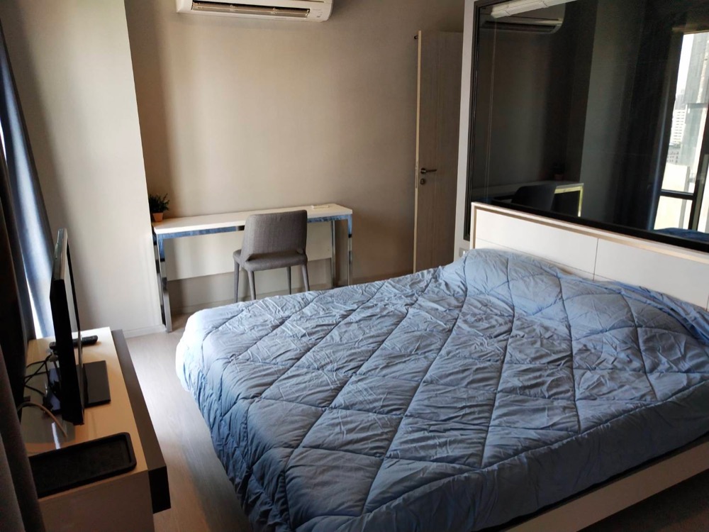 For RentCondoSukhumvit, Asoke, Thonglor : Urgent! Special price, condo in the city center, 1 bedroom, 1 bathroom, 49 sq.m. Rhythm Sukhumvit36-38, near BTS Thonglor, only 30,000 baht.