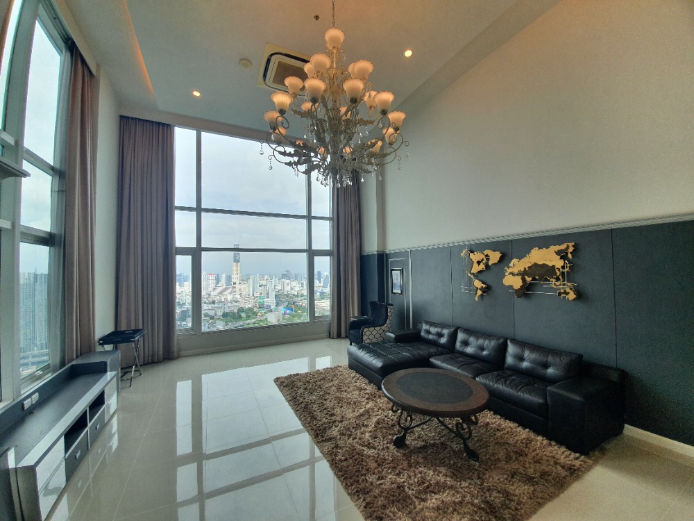 For RentCondoRama9, Petchburi, RCA : Circle Condominium - Beautifully Furnished Penthouse Duplex / Ready To Move In / Unblocked Views