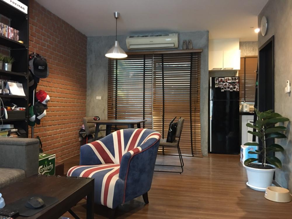 For SaleTownhouseLadkrabang, Suwannaphum Airport : House for sale in the middle of the city, Rama 9, motorway, behind the corner decorated in modern loft style, parking for many cars Close to 3 lines of train, expressway