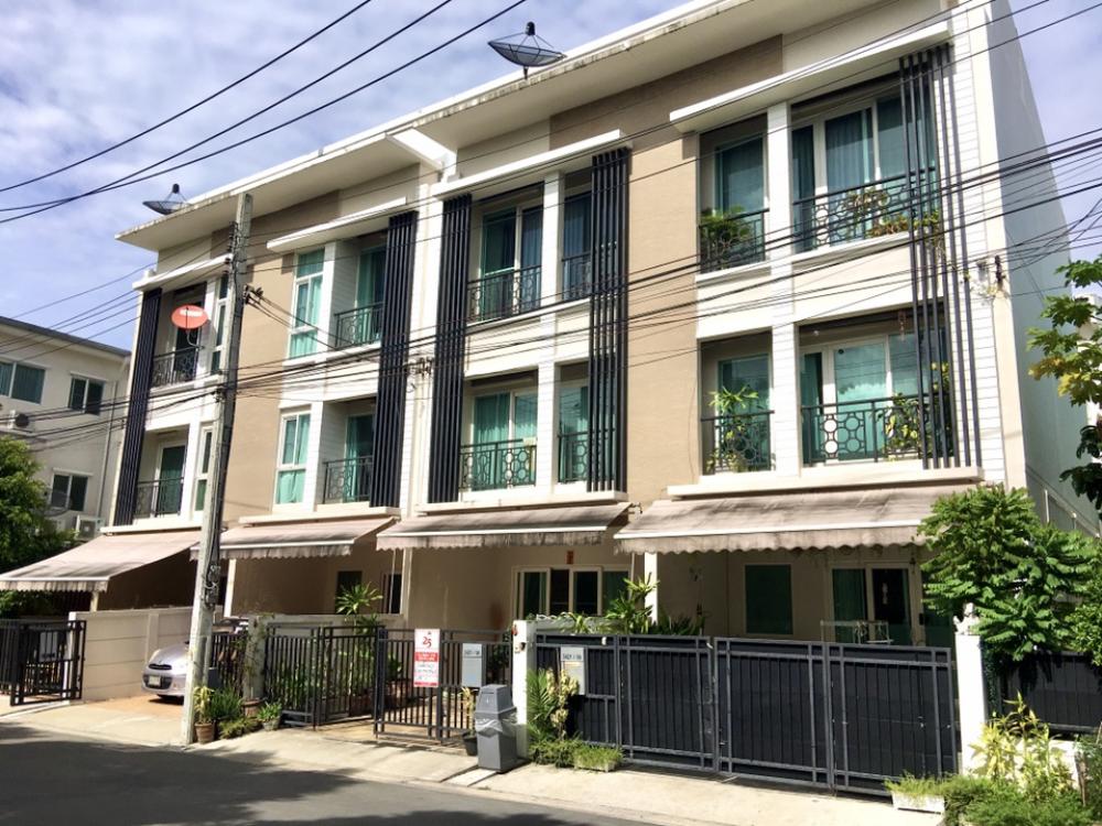 For SaleTownhomeLadkrabang, Suwannaphum Airport : House for sale in the center of Rama 9, motorway near the expressway, 2 electric lines, Airport Link Cheapest sale in the project