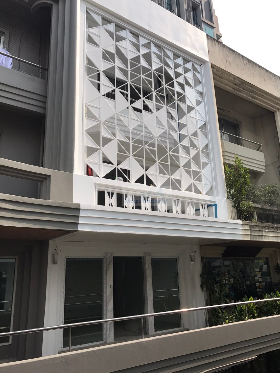 For SaleOfficeSukhumvit, Asoke, Thonglor : 5-storey office building for sale, 20 square meters of land, 1 bedroom, 3 working rooms, Park Avenue Building, next to Ekamai Road, Khlong Tan Nuea Subdistrict, Wattana District, Bangkok.