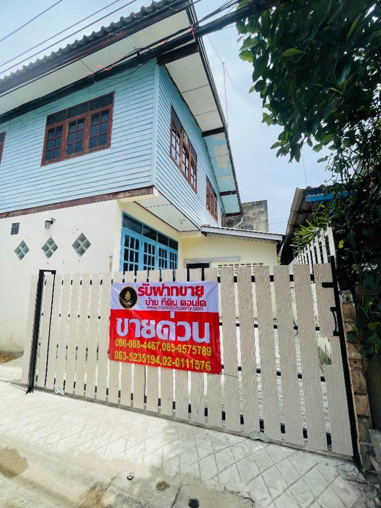 For SaleHouseNawamin, Ramindra : For sale: 2-storey detached house, very cheap, entrance-exit via Ram Intra 83-85, parking available in the house for 1 car.