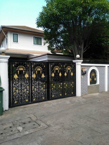 For RentHouseOnnut, Udomsuk : 2-storey detached house for rent, Soi Sukhumvit 50, near the expressway entrance and exit, near BTS On Nut (newly renovated)