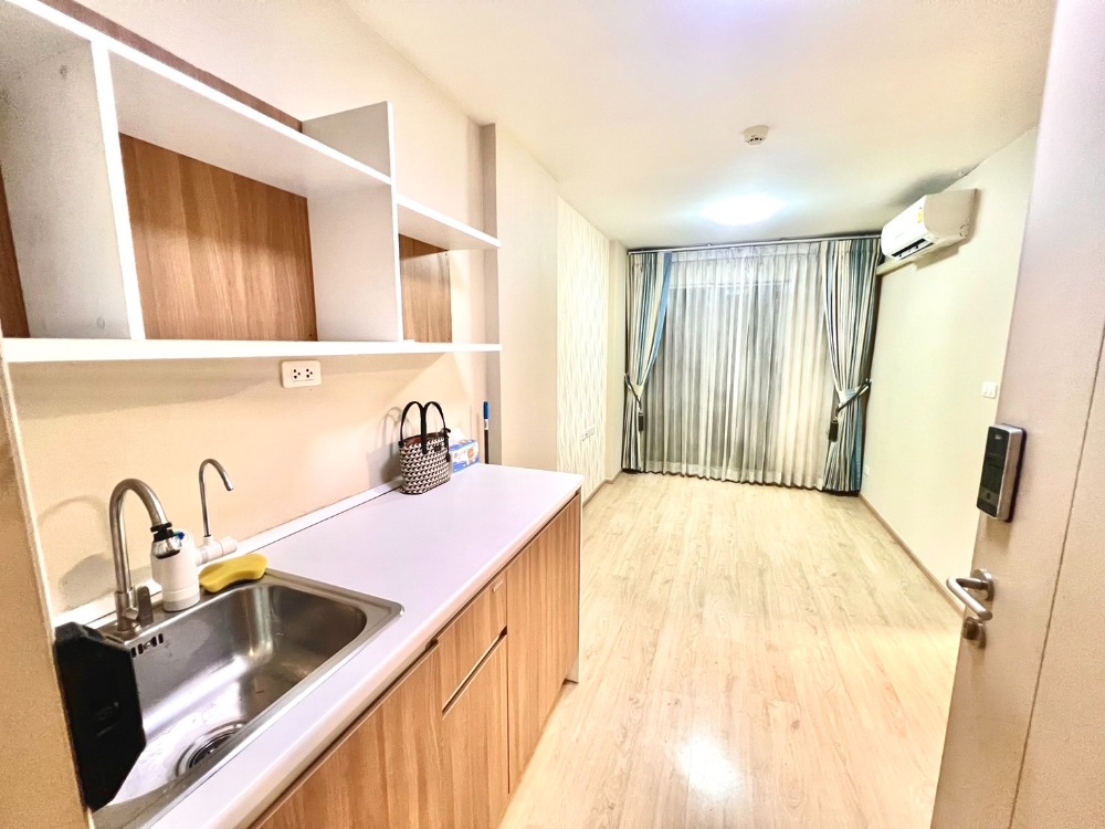 For RentCondoOnnut, Udomsuk : Elio Sukhumvit 64, pool view, price 9,500 baht, suitable for those who want an empty room.