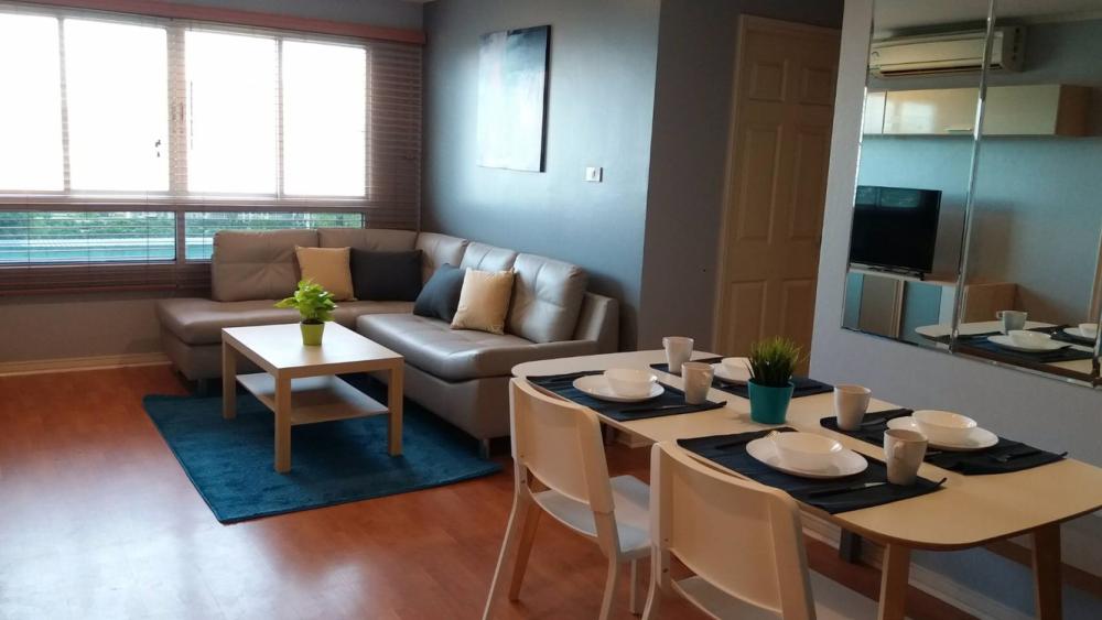 For RentCondoRatchadapisek, Huaikwang, Suttisan : For rent Condo Lumpini Ville culture center 2 bed and 2 bath 62 sqm 3rd floor in building B2. It comes fully furnished and appliances. Well decorated.