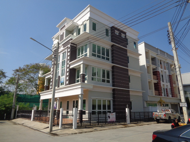 For SaleHome OfficeLadkrabang, Suwannaphum Airport : Sale Office Building near Airport, on Main Road Lat Krabang, Morter way and Rom Klao