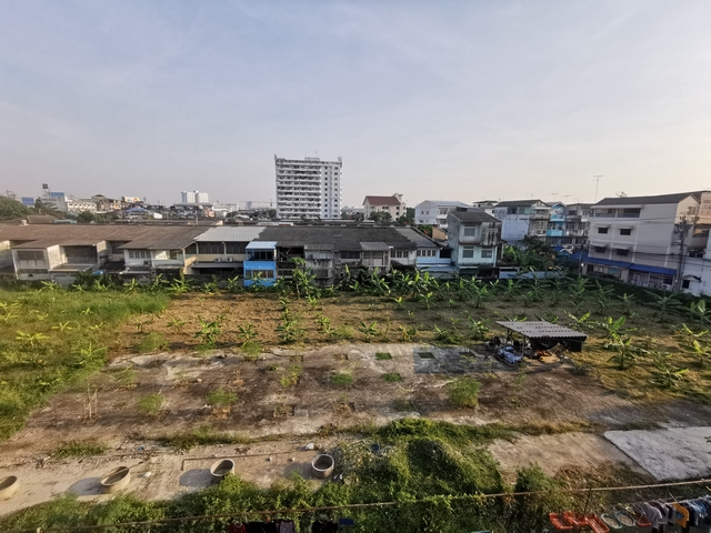 For SaleLandRattanathibet, Sanambinna : Land for sale, 774 square wa. Phibulsongkram Road, Soi 15, near Tha Nam Non, suitable for condo apartments.