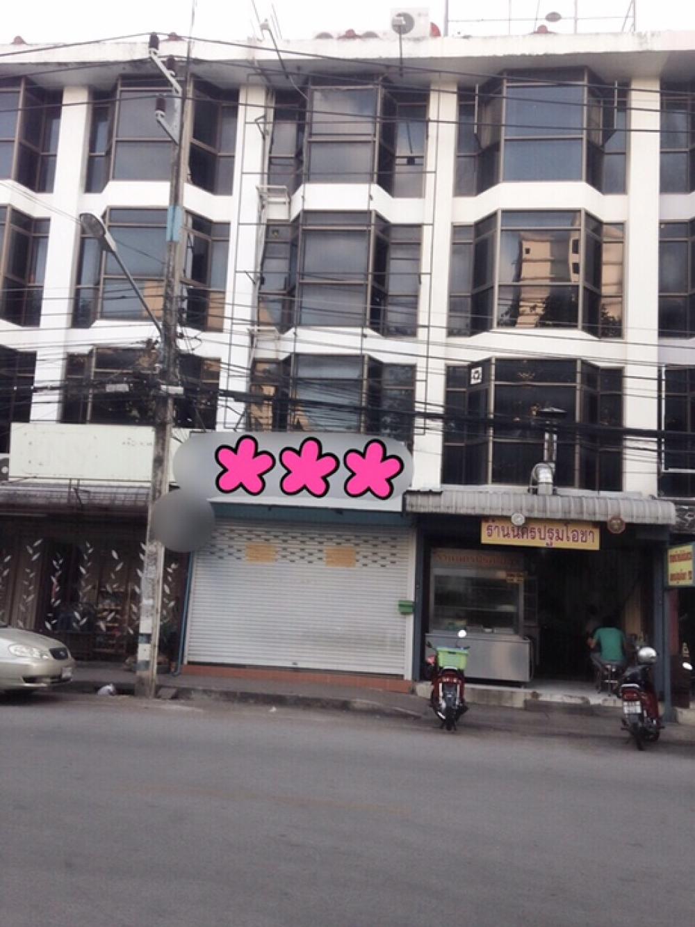 For SaleShophouseChiang Mai : Selling a 4-storey commercial building in Chiang Mai, good location.